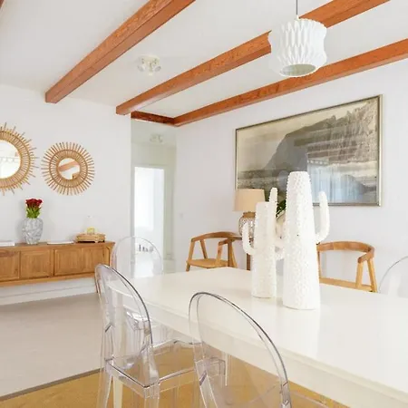 The Cliff - Comfortable & Friendly 3 Bedroom - Gigantes Apartment